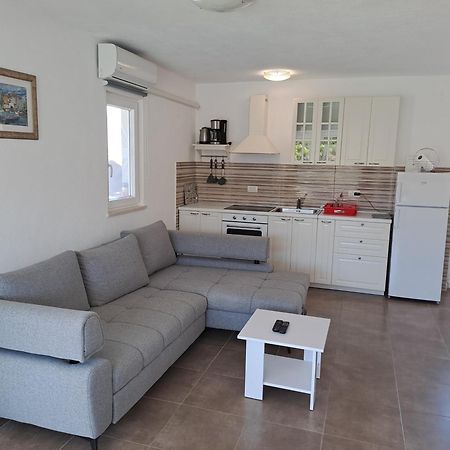 Вилла Nane Garden House With Heated Pool Mirca  Экстерьер фото