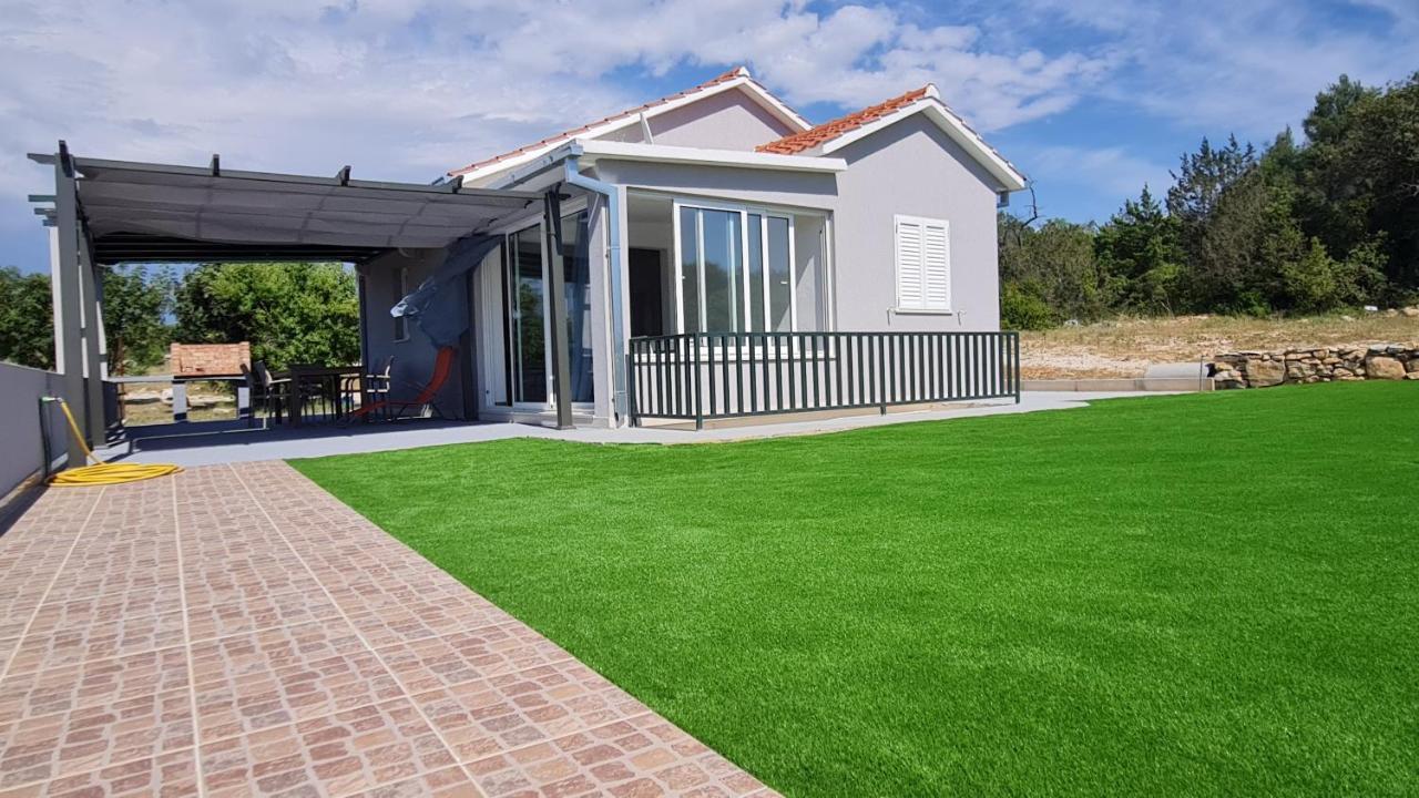 Вилла Nane Garden House With Heated Pool Mirca  Экстерьер фото